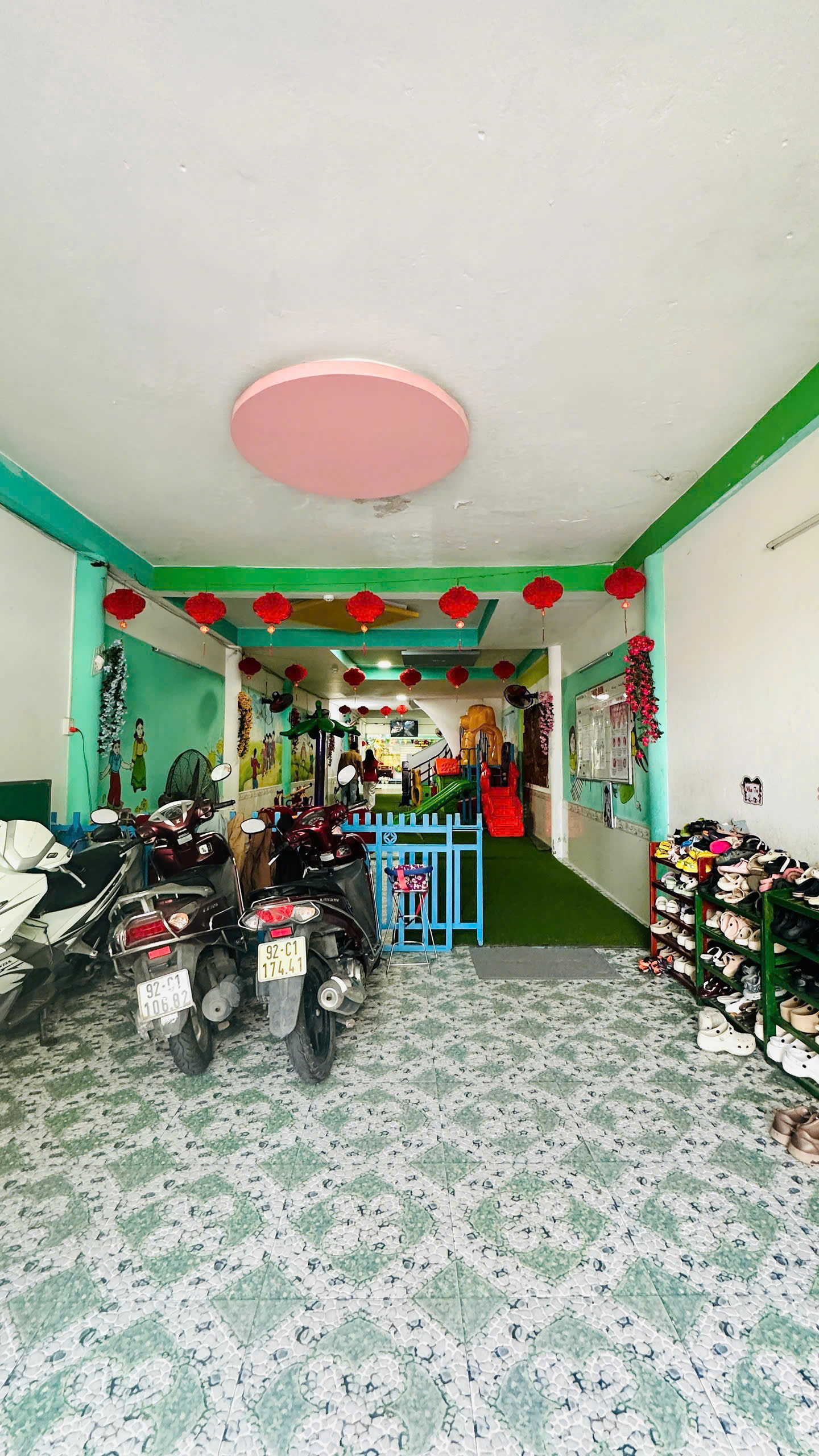 Lối vào tầng trệt